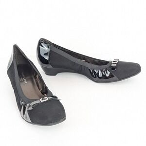 Mark Lemp By Walking Cradles Black Wedge Heels Size 8.5N Ballet Style Buckle Bow